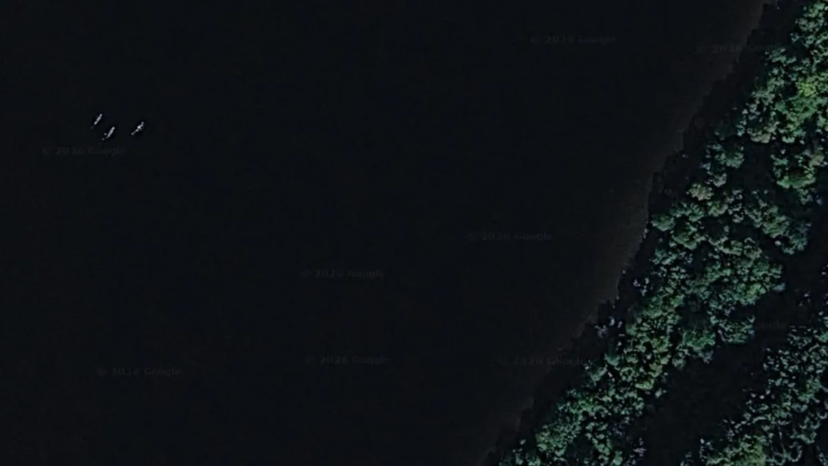 Foto aus dem Weltall soll's beweisen - Zeigt dieses Foto Nessie mit seiner Familie?