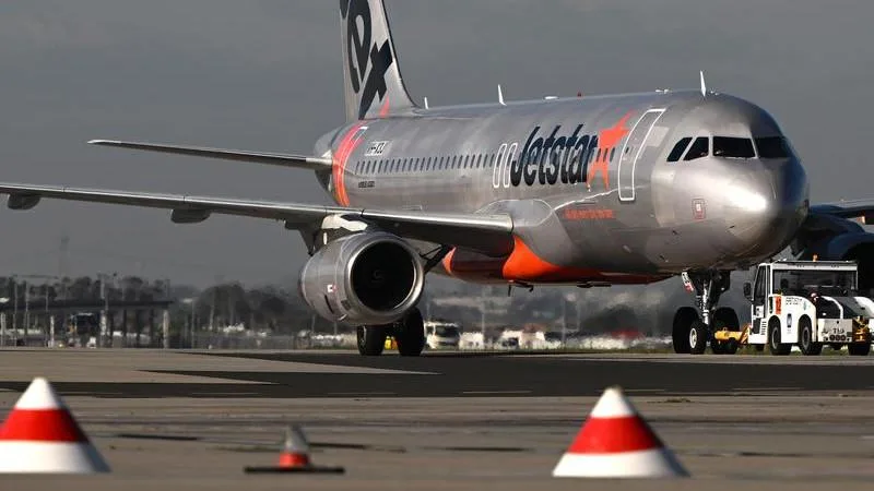 Jetstar flight to Melbourne diverted back to Perth Airport over suspected mechanical issue