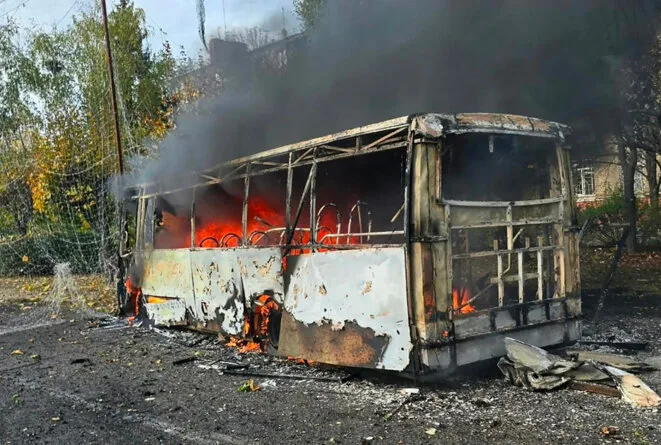 Au moins 30 morts dans une attaque russe près du front en Ukraine