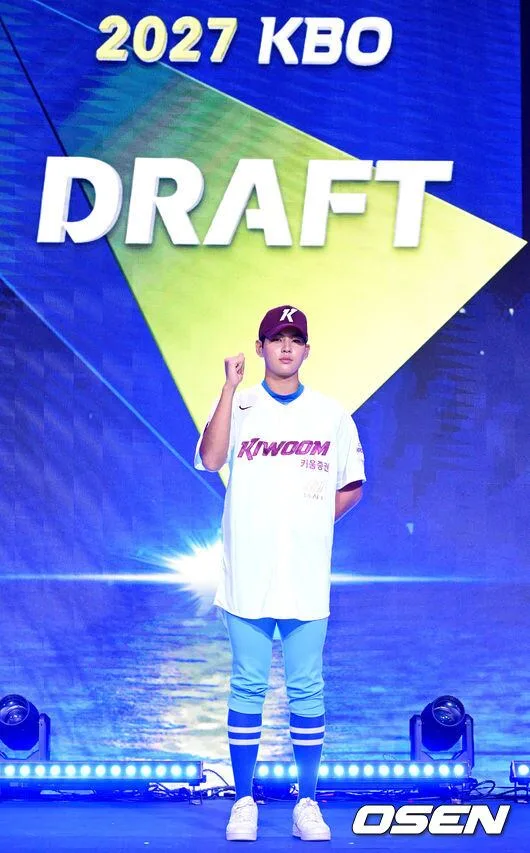[사진]키움 향하는 하현승, '2027 신인드래프트 전체 1순위'
