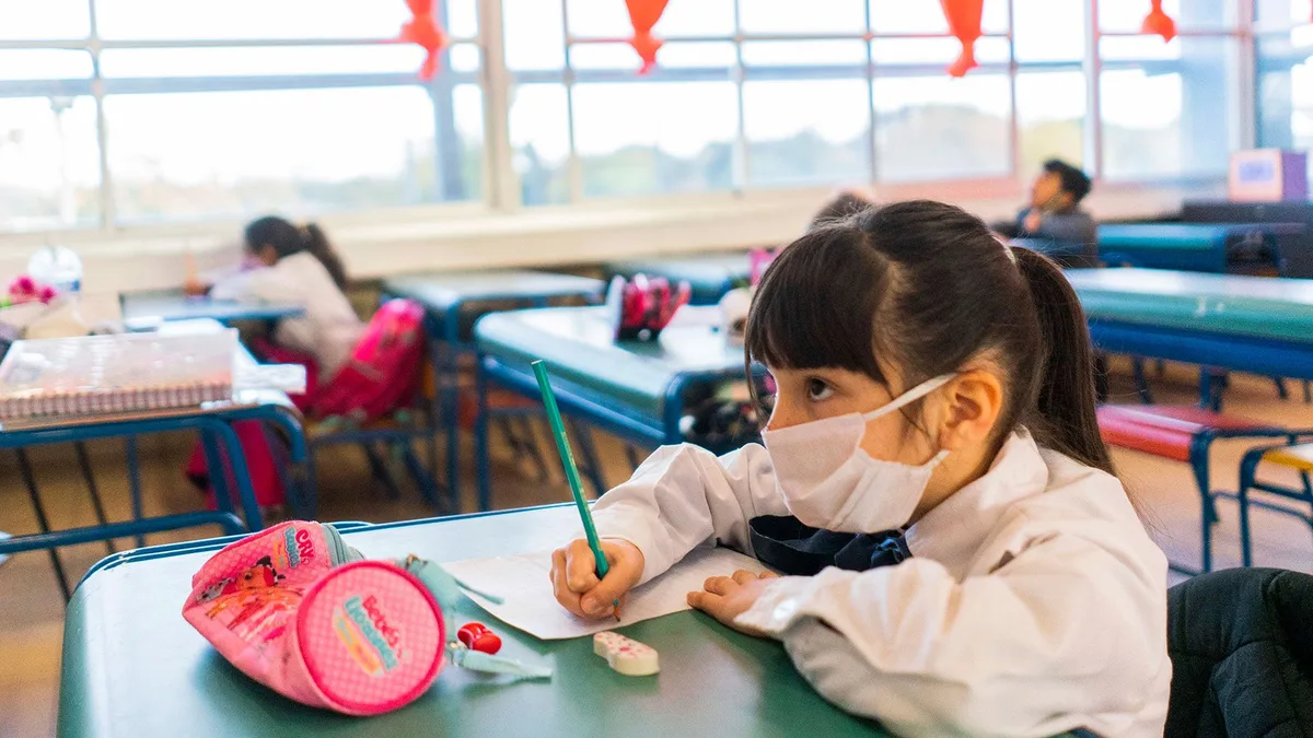 Un distrito de Texas cerró sus escuelas por la rápida propagación del COVID, dos semanas después del inicio de clases