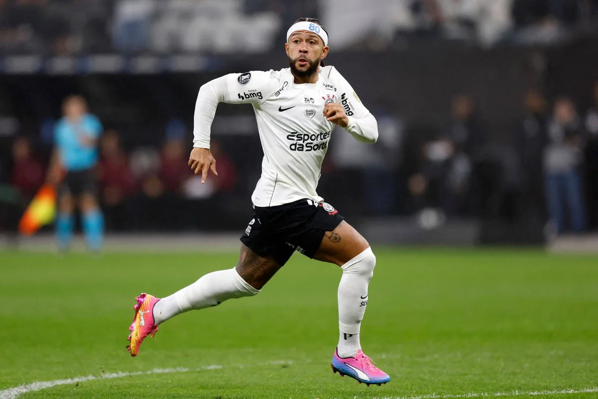 Corinthians anuncia saída de Memphis Depay
