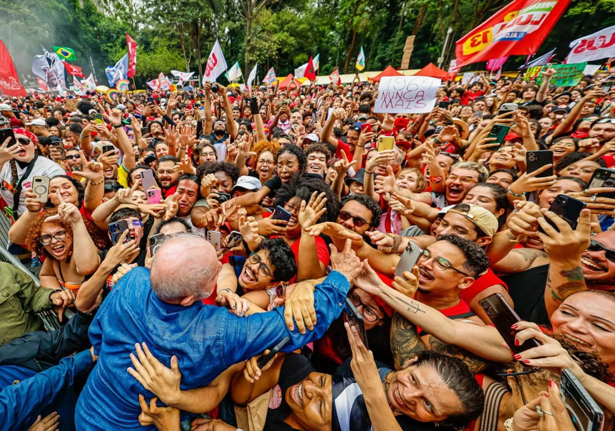 Pesquisa BTG/Nexus: Lula tem 54% entre as mulheres; 23% votam em Flávio Bolsonaro apenas para derrotar presidente