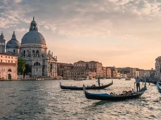 Pour « dissuader les touristes à la journée », Venise veut augmenter sa taxe d’entrée à 30 € en 2027