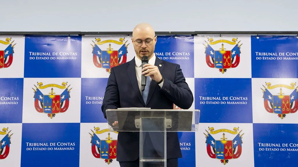 Dino vê ‘ecossistema criminoso’ de desvio de dinheiro e afasta presidente do TCE-MA