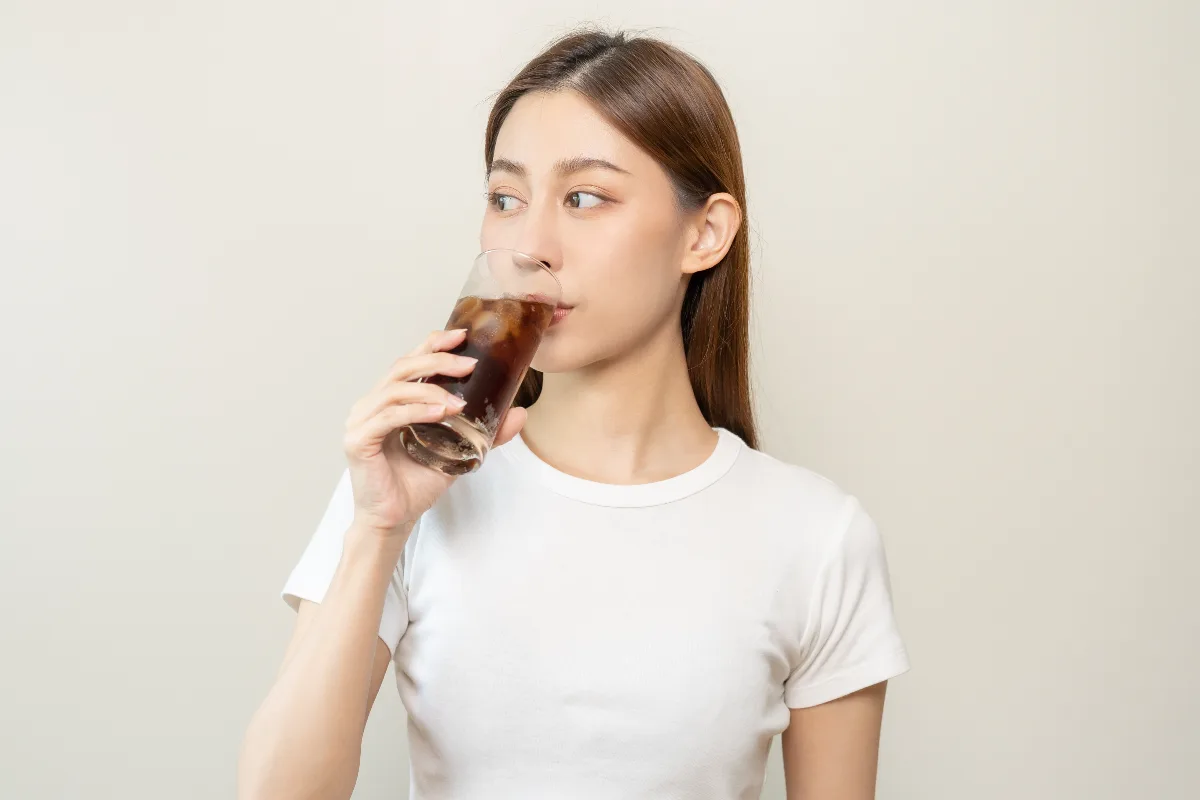 5 bebidas que podem favorecer a formação de pedras nos rins