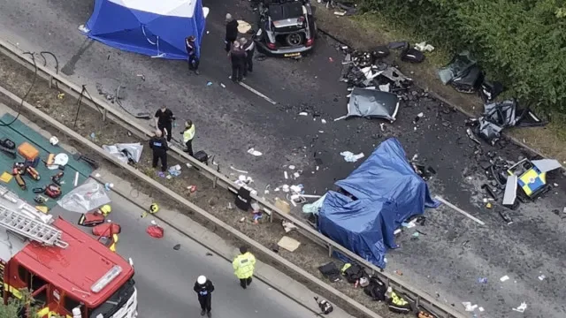 Sete mortos (incluindo dois polícias) durante perseguição em Inglaterra