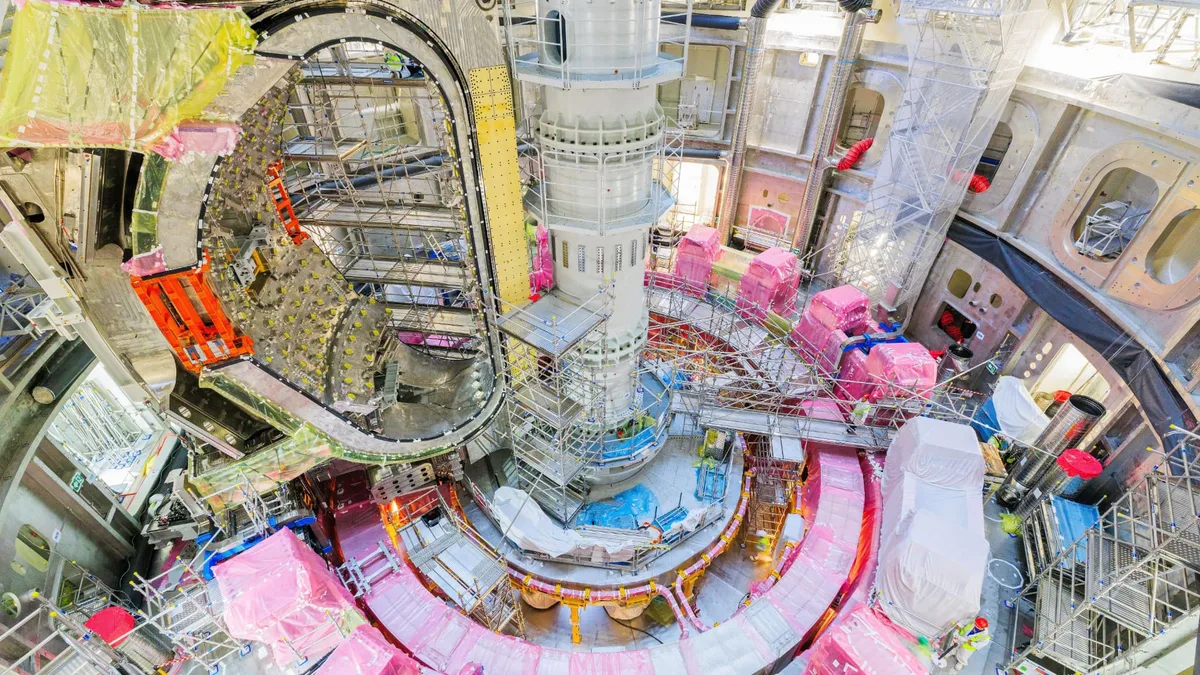 Ils veulent fabriquer un soleil miniature: de Sam Altman à Jeff Bezos, pourquoi les géants de l'IA investissent des milliards dans la fusion nucléaire (alors qu'il n'existe pas une seule centrale fonctionnelle)