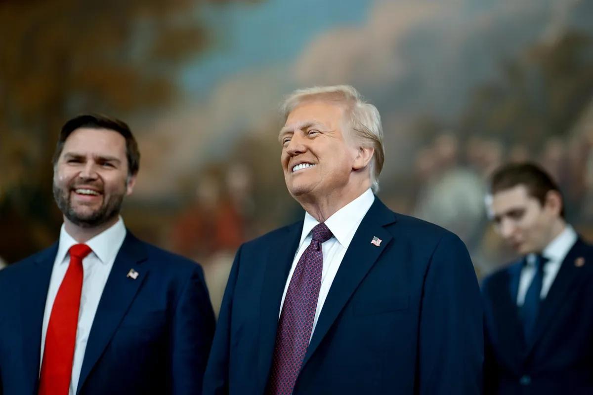 Trump corrige a Vance y recalca que la prioridad de EEUU es "evitar que Irán posea armas nucleares"
