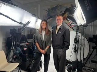 Karine Ferri recevra Brad Pitt dans « L’hebdo des animaux » sur RMC Life dimanche