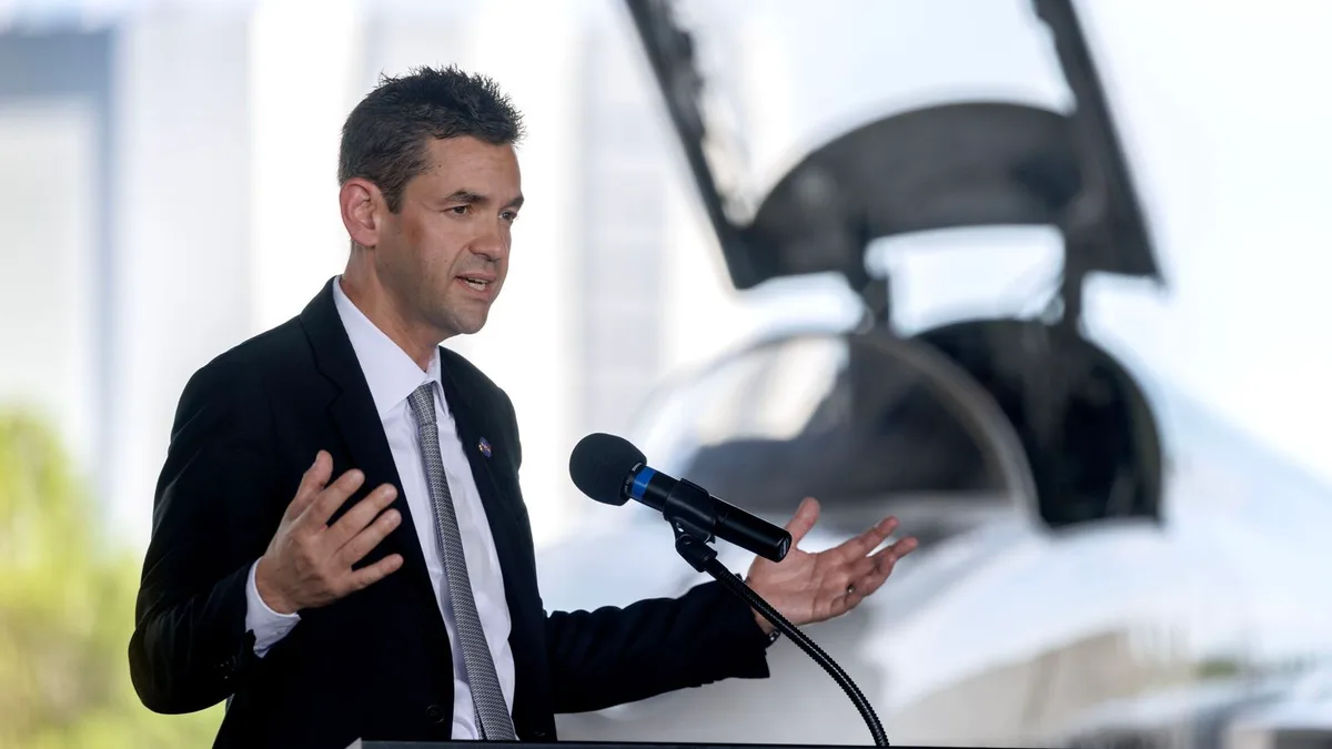 Jared Isaacman, director de la NASA: "Queremos ir a la Luna para perfeccionar las habilidades necesarias para viajar a Marte"