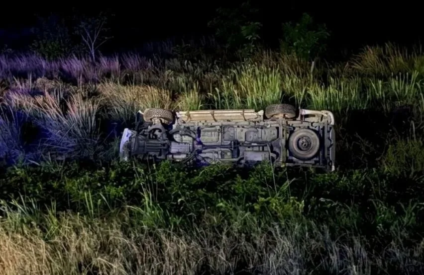 Una pareja viajaba en moto con su bebé en la Ruta 11 y chocaron de frente con una camioneta: murieron los tres