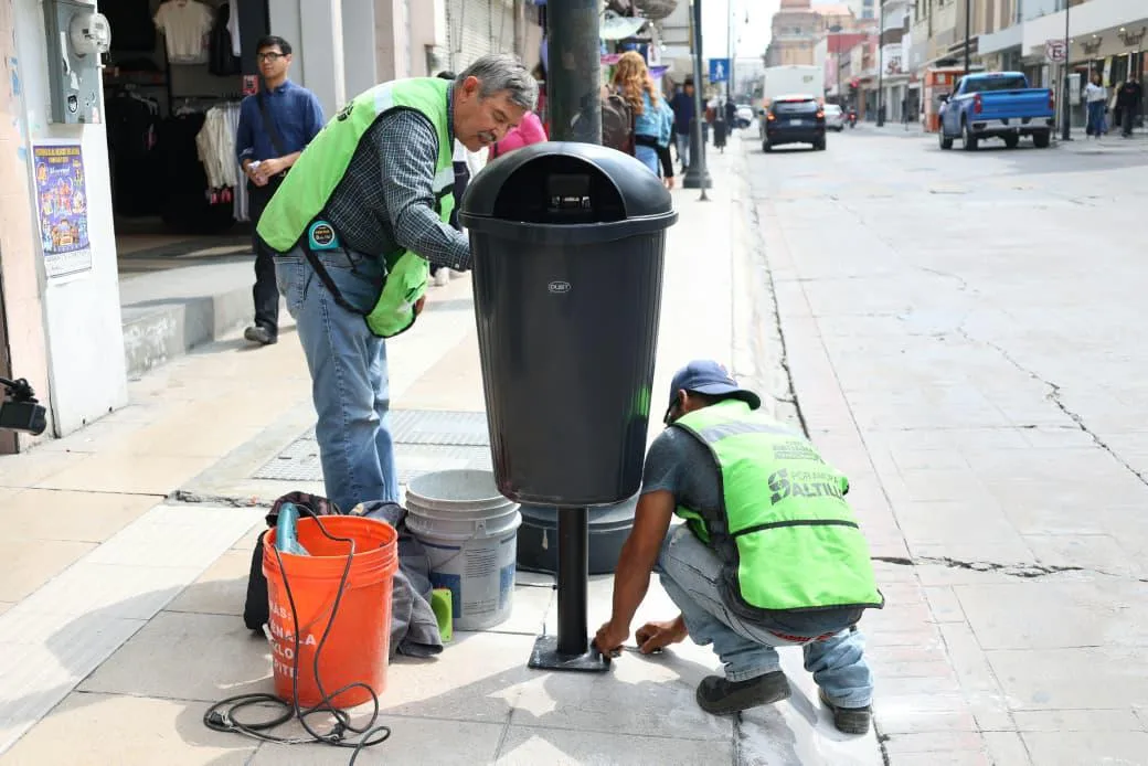 Instalan botes de basura y limpian arroyos en distintos sectores de Saltillo