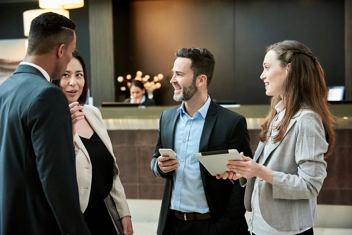 "Dès que l'on poste sur LinkedIn, une dizaine d'entrepreneurs nous contactent" : la Gen Z à la conquête du capital-investissement