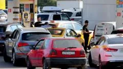Steve Rosenberg: Shortage of petrol but not patriotism as Russians feel growing impact of war