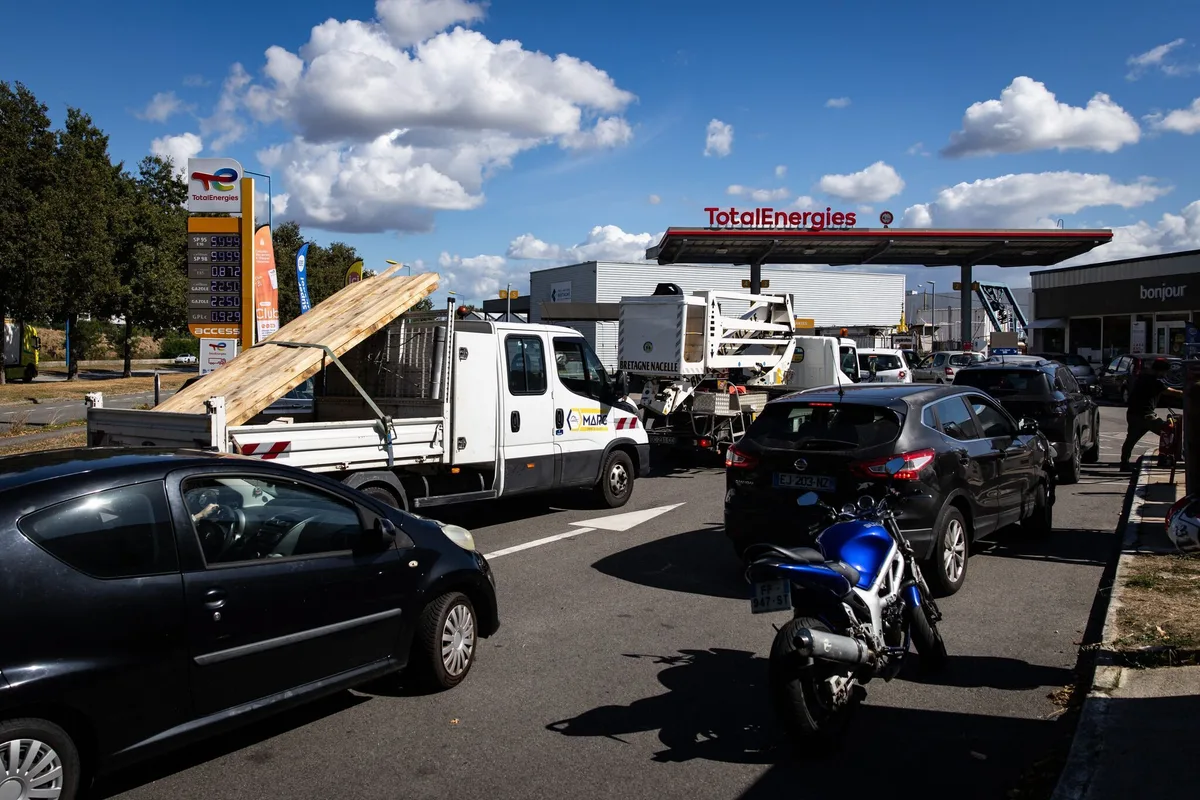 Crise des carburants : TotalEnergies et ses prix plafonnés taxés de concurrence déloyale