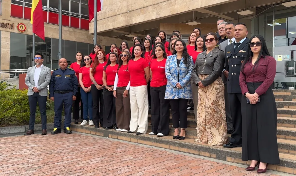 Bomberos de Bogotá tiene un pelotón exclusivo de mujeres para atender emergencias en la ciudad: no ocurría desde 1975