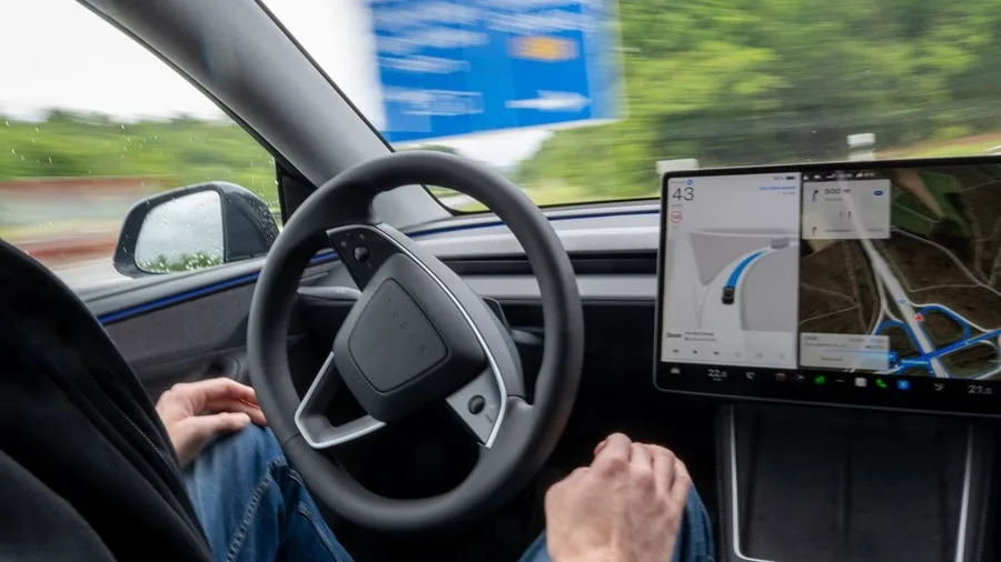 „Assisted Driving“: Tesla benennt nach Kritik Assistenzsystem in Europa um