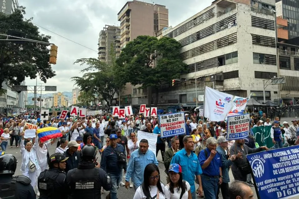 Gremios se preparan para una «paralización activa» ante negativa de aumentar salarios