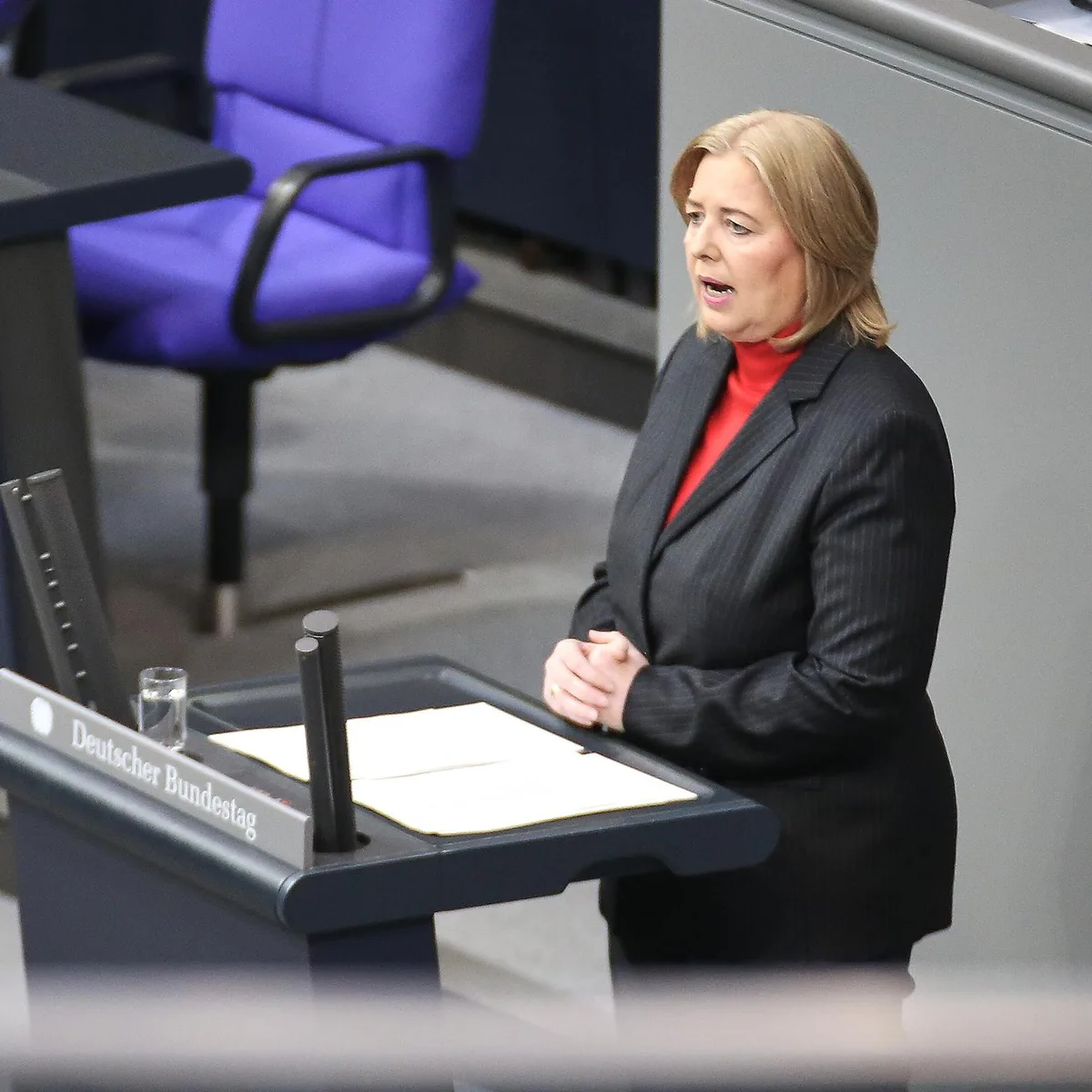 Bundestag - Arbeitsministerin Bas verteidigt geplante Rentenreform und verspricht Übergangslösung für "Rente mit 63"