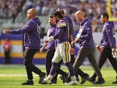 Vikings QB Murray leaves his debut in the 1st quarter with a concussion after a hit to the head