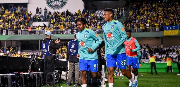 Ancelotti segue ideia de escalar melhores e mantém dificuldade de controle