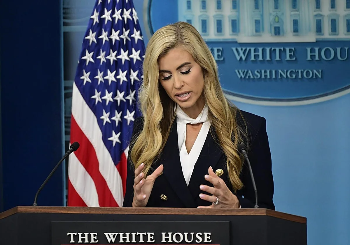 El accidentado estreno de la nueva portavoz de Trump desata dudas sobre su continuidad
