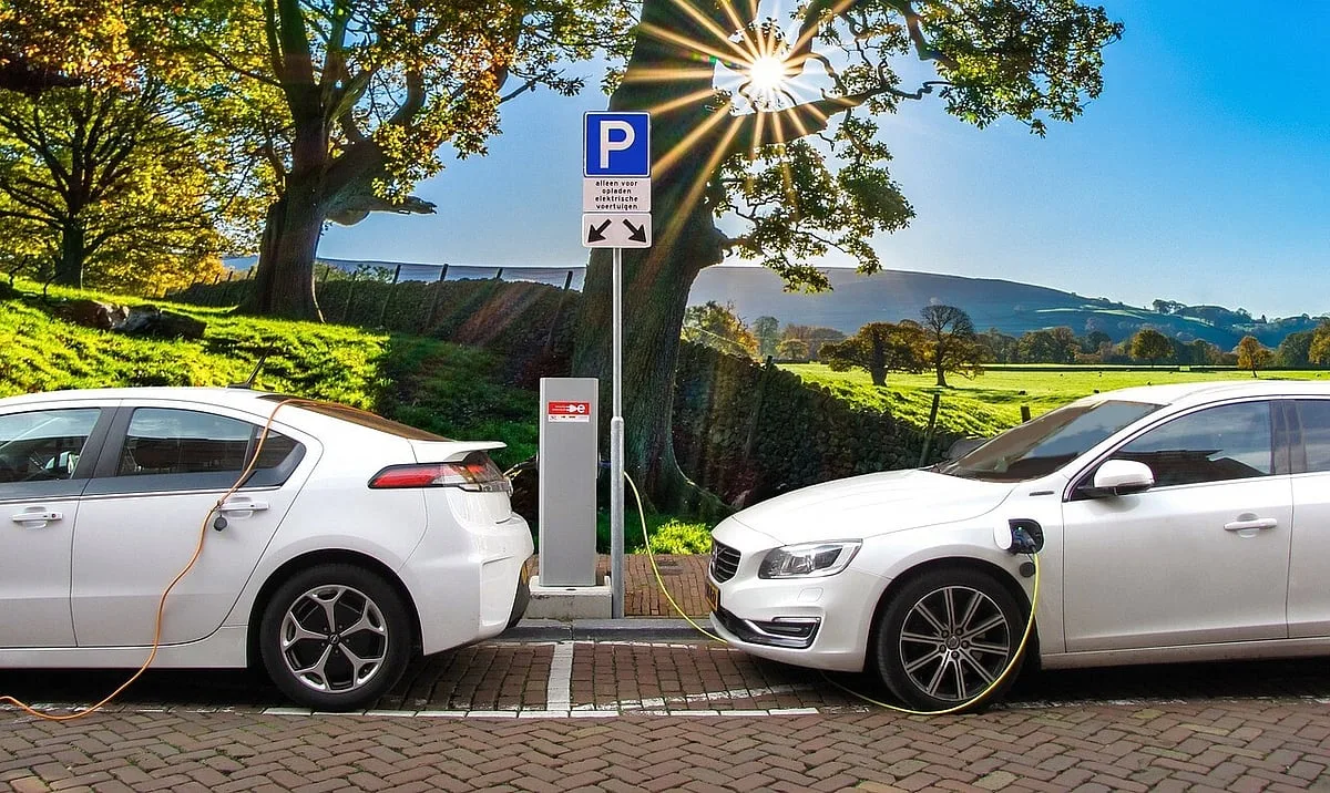O meu primeiro carro: Um elétrico ou um híbrido?