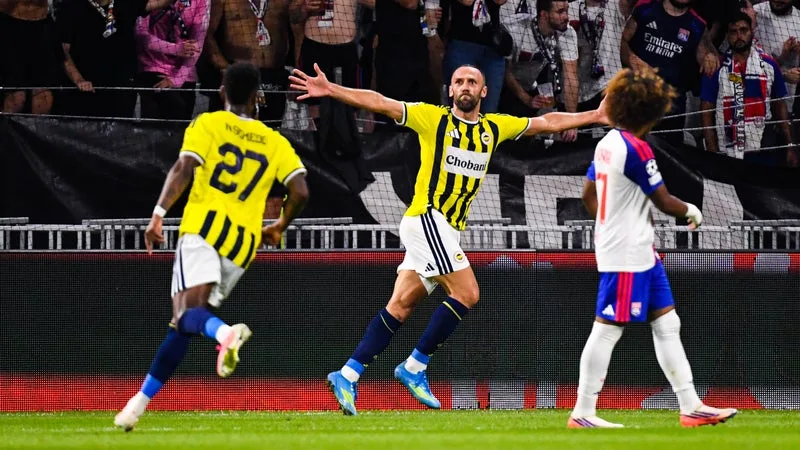 OL-Fenerbahçe: deux buts en quatre minutes, l'incroyable passivité de la défense lyonnaise qui plombe le barrage de Ligue des champions