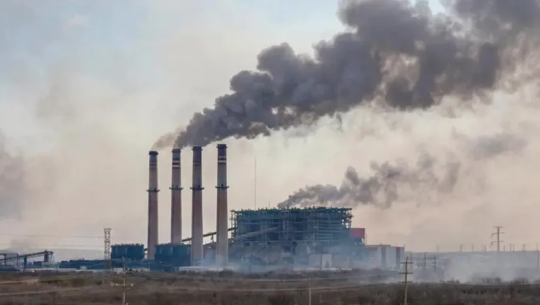 Diputados piden investigar carboeléctricas en Nava operadas por la CFE ante reportes de humo negro