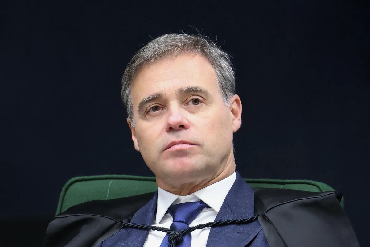 Mendonça defende decisão que afastou Andrei da PF e nega prejuízos