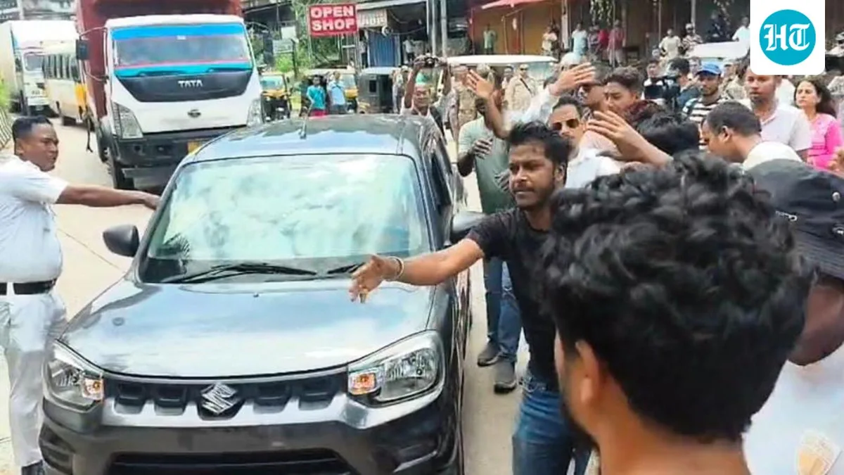 Hundreds stranded as Assam cab drivers block highway to protest Shillong violence