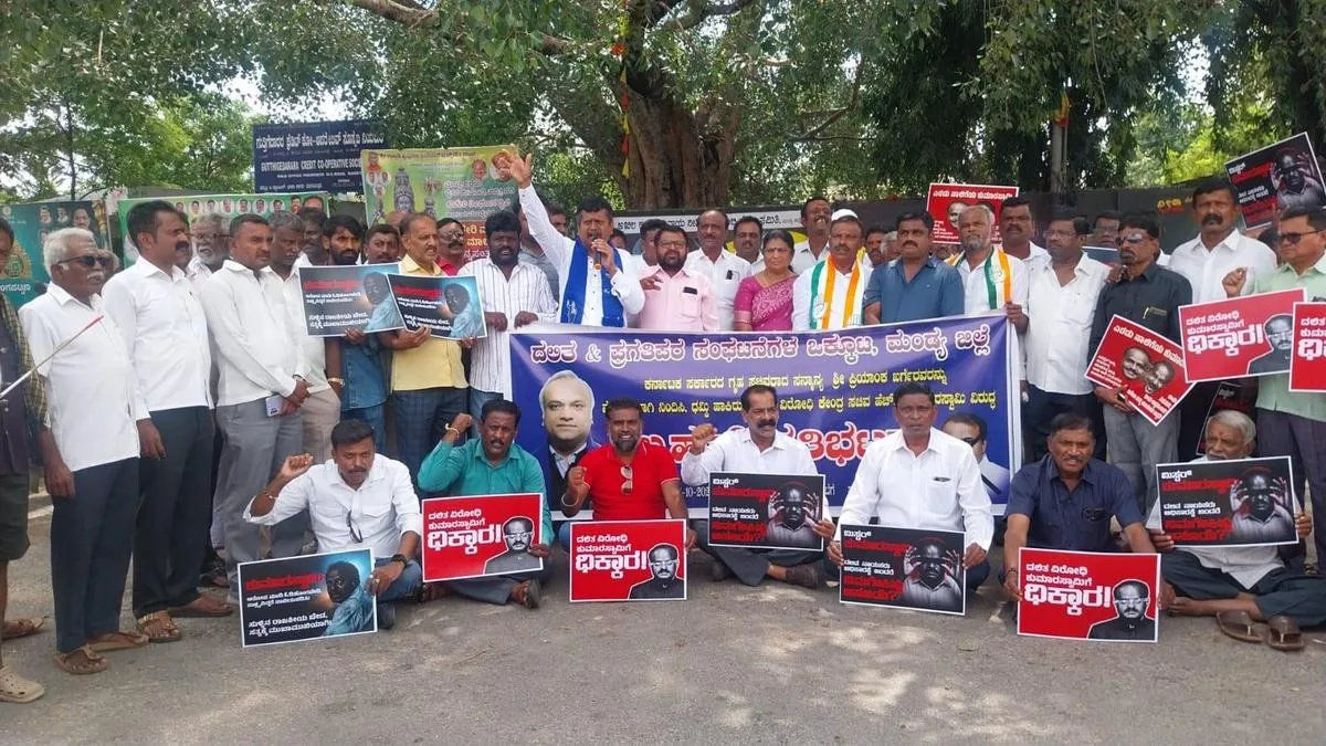 Protest in Mandya over Kumaraswamy's remarks against Priyank Kharge