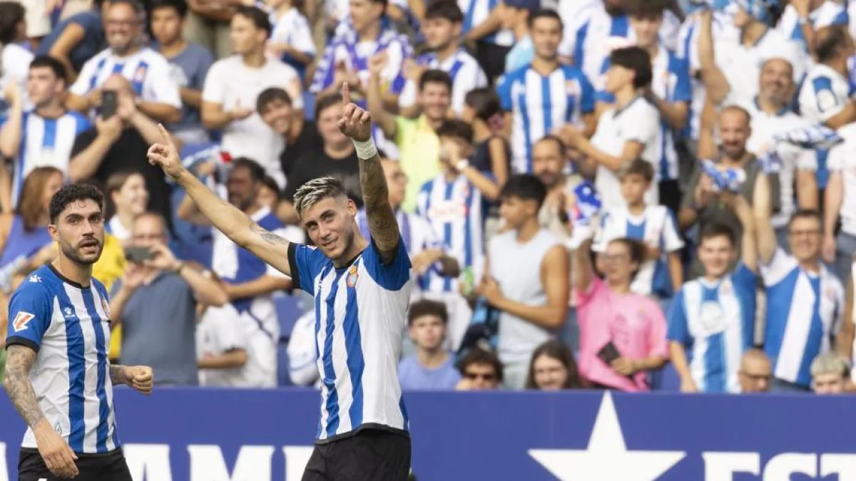 Roberto lidera un estreno soñado del Espanyol ante el Levante