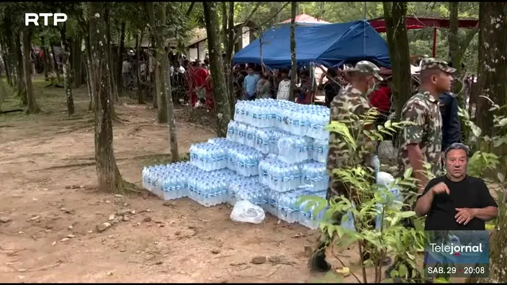 Tragédia no Nepal provocou milhares de desalojados