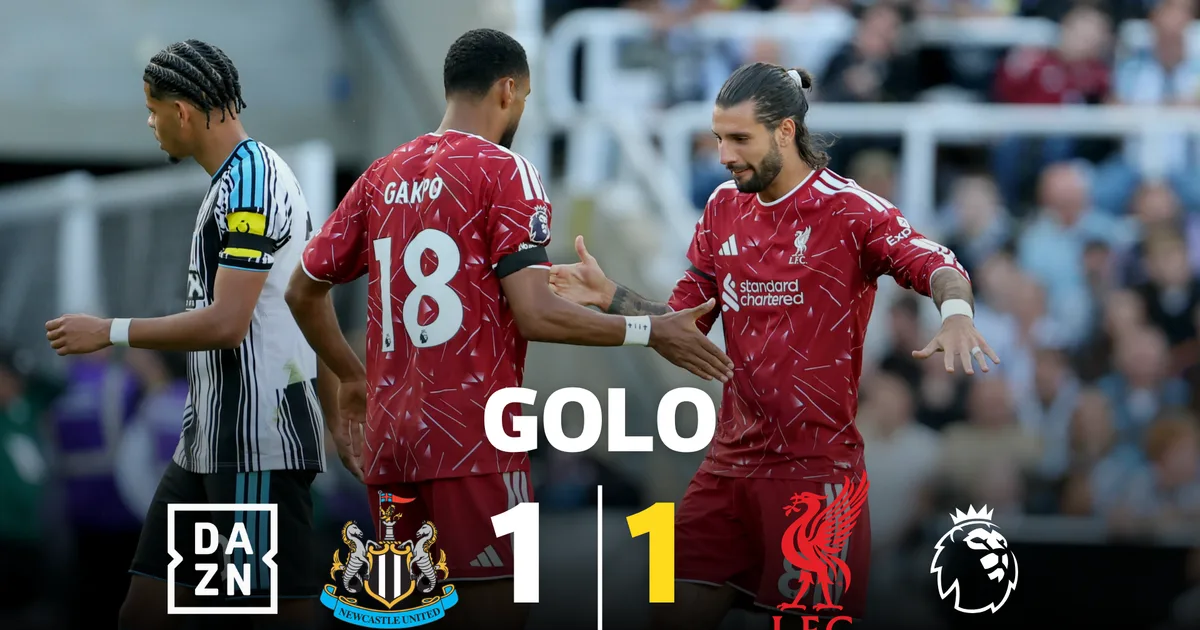 Liverpool responde com um pontapé do meio da rua de Gakpo