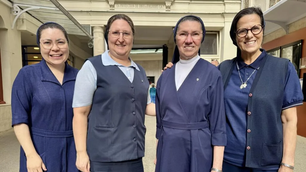 À espera de Leão XIV, freiras brasileiras destacam a fé dos peregrinos na Capela da Medalha Milagrosa