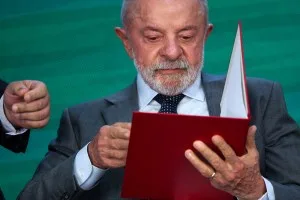 Lula pediu inelegibilidade de Bolsonaro por aumento de Bolsa Família perto da eleição