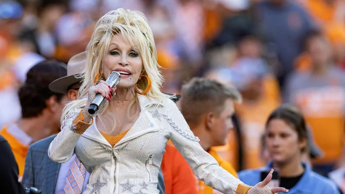 Posthumous lifetime achievement award for Dolly Parton