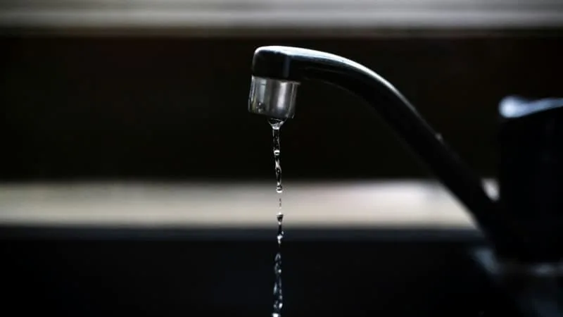 Un maire multiplie le prix de l'eau par 7: les communes ont-elles le droit de le faire librement?