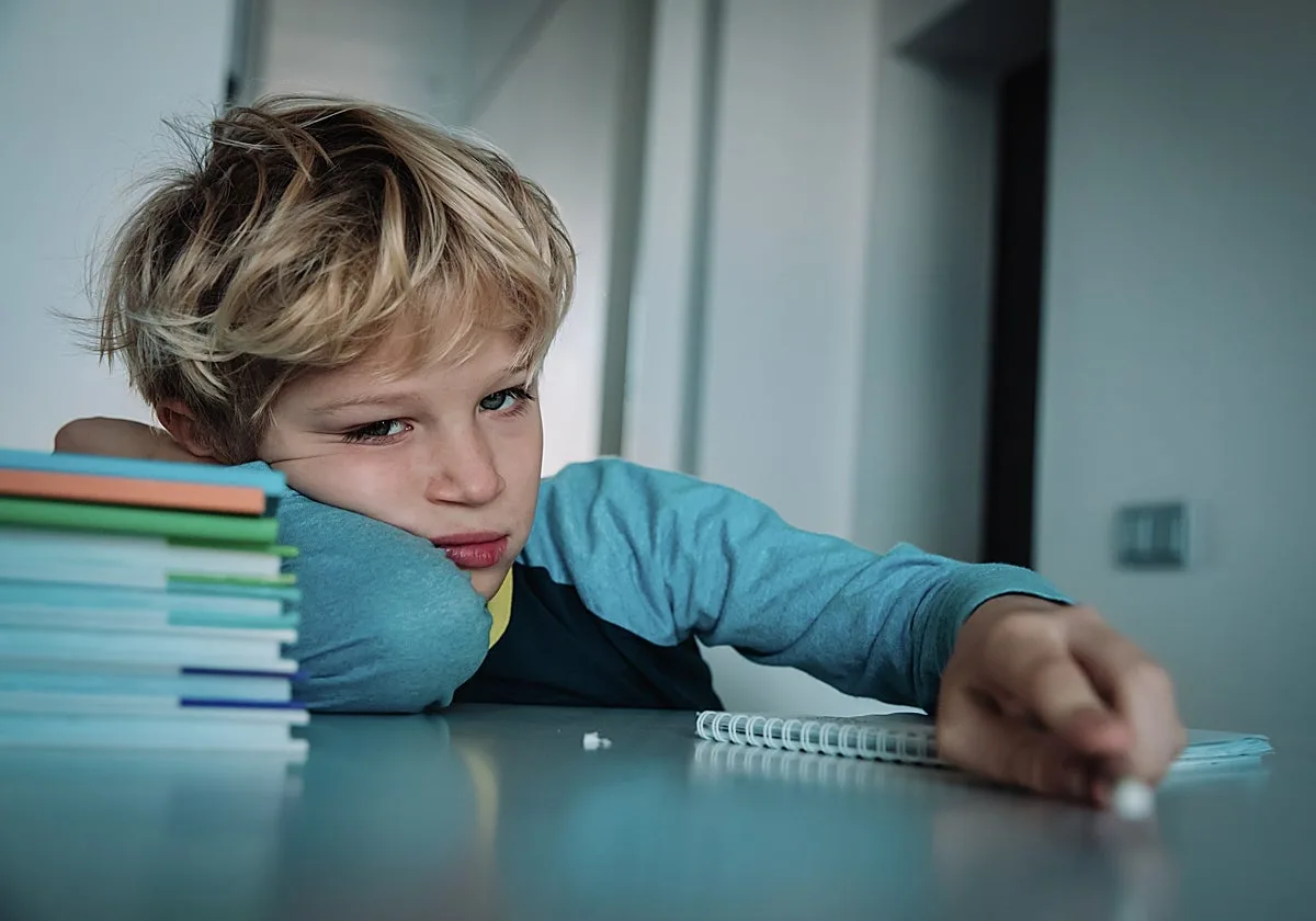 Tu hijo no se ha vuelto vago este verano: por qué le cuesta volver a concentrarse en septiembre