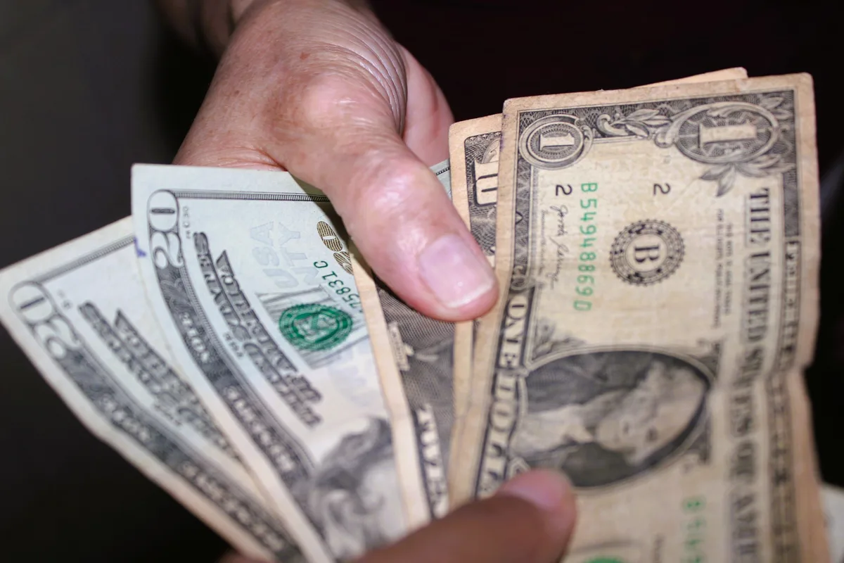 Entre el dólar y el bolívar: Venezuela vuelve a debatir un cambio radical de moneda