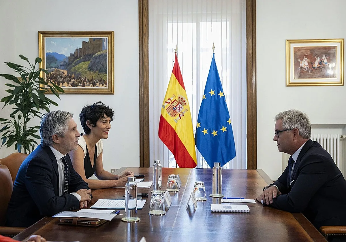 Bruselas presiona al Gobierno en privado: «Ni un asaltante a la Península»