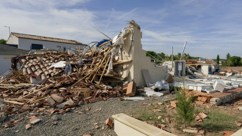 "On a été bombardés par la nature" : l'état de choc à Pomas, village audois frappé par une tornade