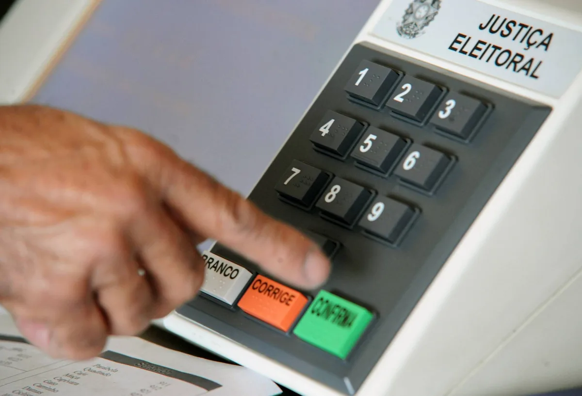 TSE e USP propõem mudanças para tornar urnas eletrônicas mais acessíveis