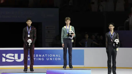 Russian skaters sweep golds on international comeback (VIDEOS)