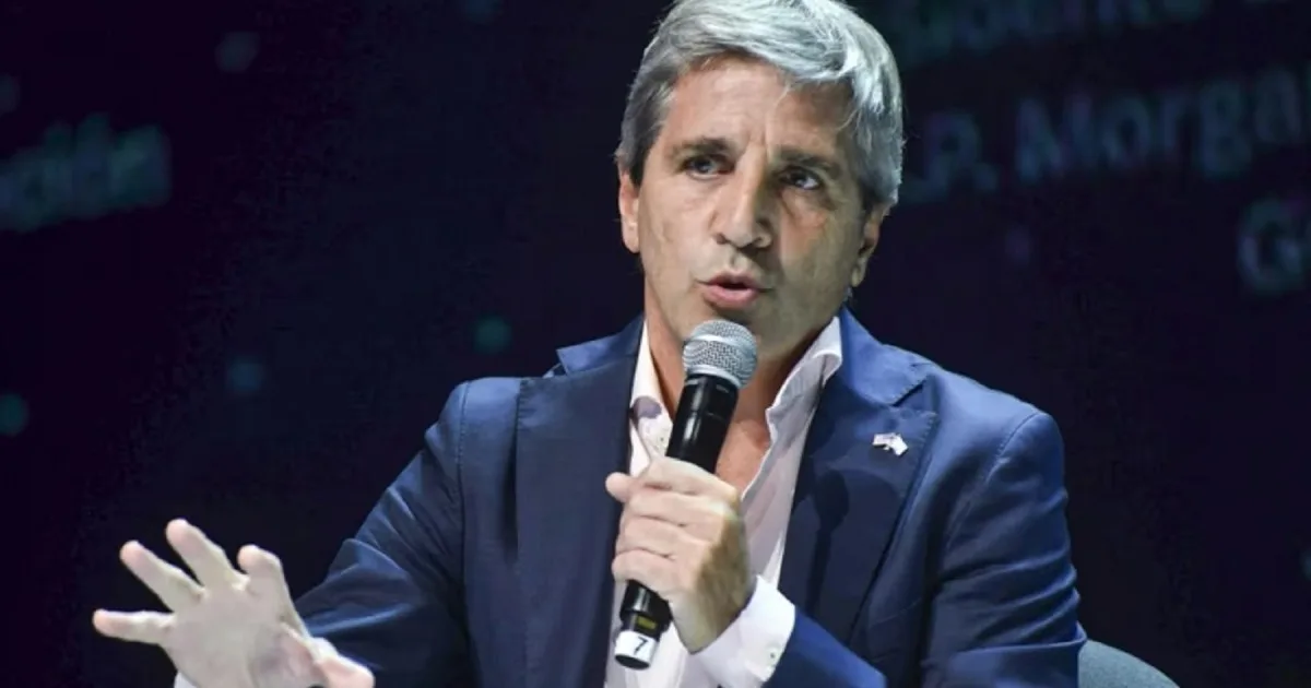 Luis Caputo liberó pesos al mercado para estabilizar la tasa de interés y sostener el dólar