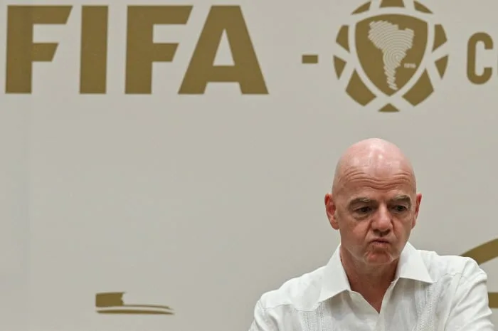 "FIFA, 자멸 버튼 눌렀다" EPL도 '월드컵 지분 매각' 인판티노 회장 지지 철회 선언…새로운 통합 후보 기대