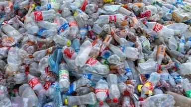 200.000 Flaschen am Tag: Coca-Cola und das Plastikproblem