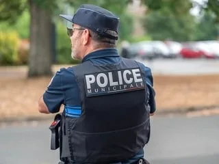 « Il y a beaucoup d’agressivité verbale » : policier municipal, il patrouille au plus proche des habitants